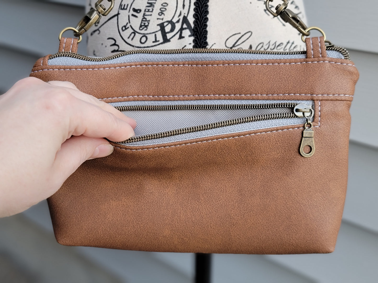 Neo Crossbody Wallet